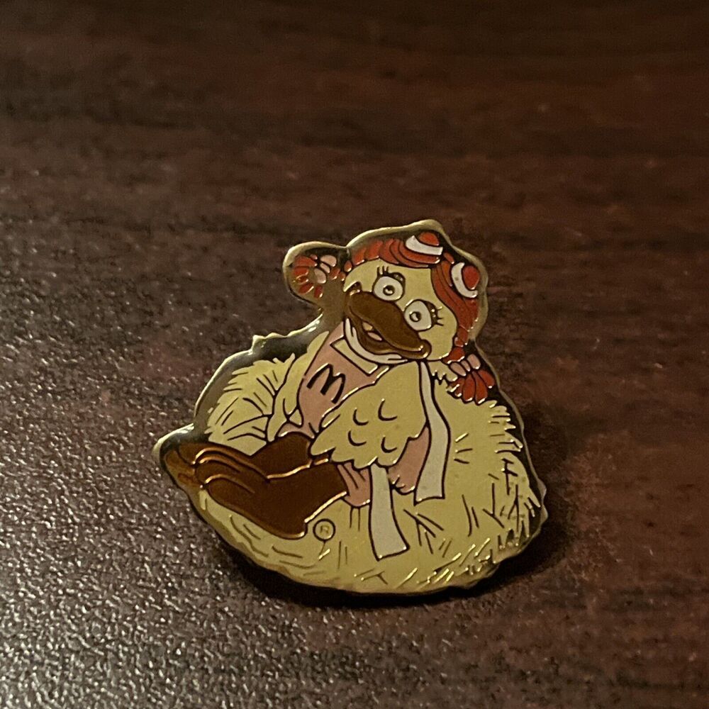 McDonald’s‎ Birdie Mascot Sitting On A Nest Employee Lapel Hat Pin